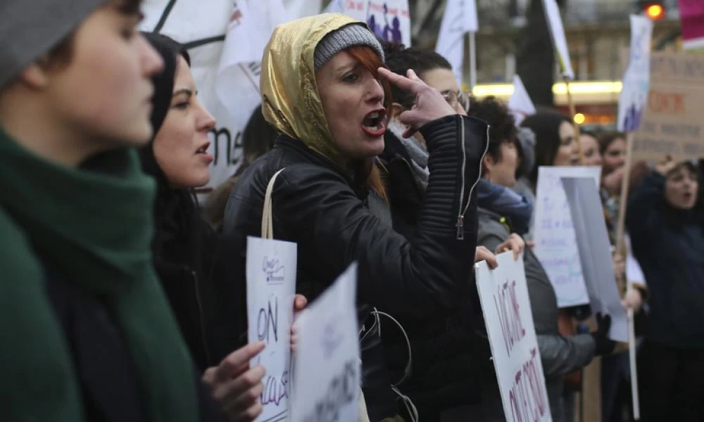 Ταραχές στο Παρίσι: Διαδηλωτές έβαλαν φωτιές - 23 συλλήψεις από τις αρχές